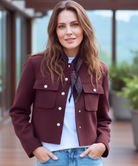 Nahaufnahme des Wollstoffs der Valdine Military Jacke in Cognac