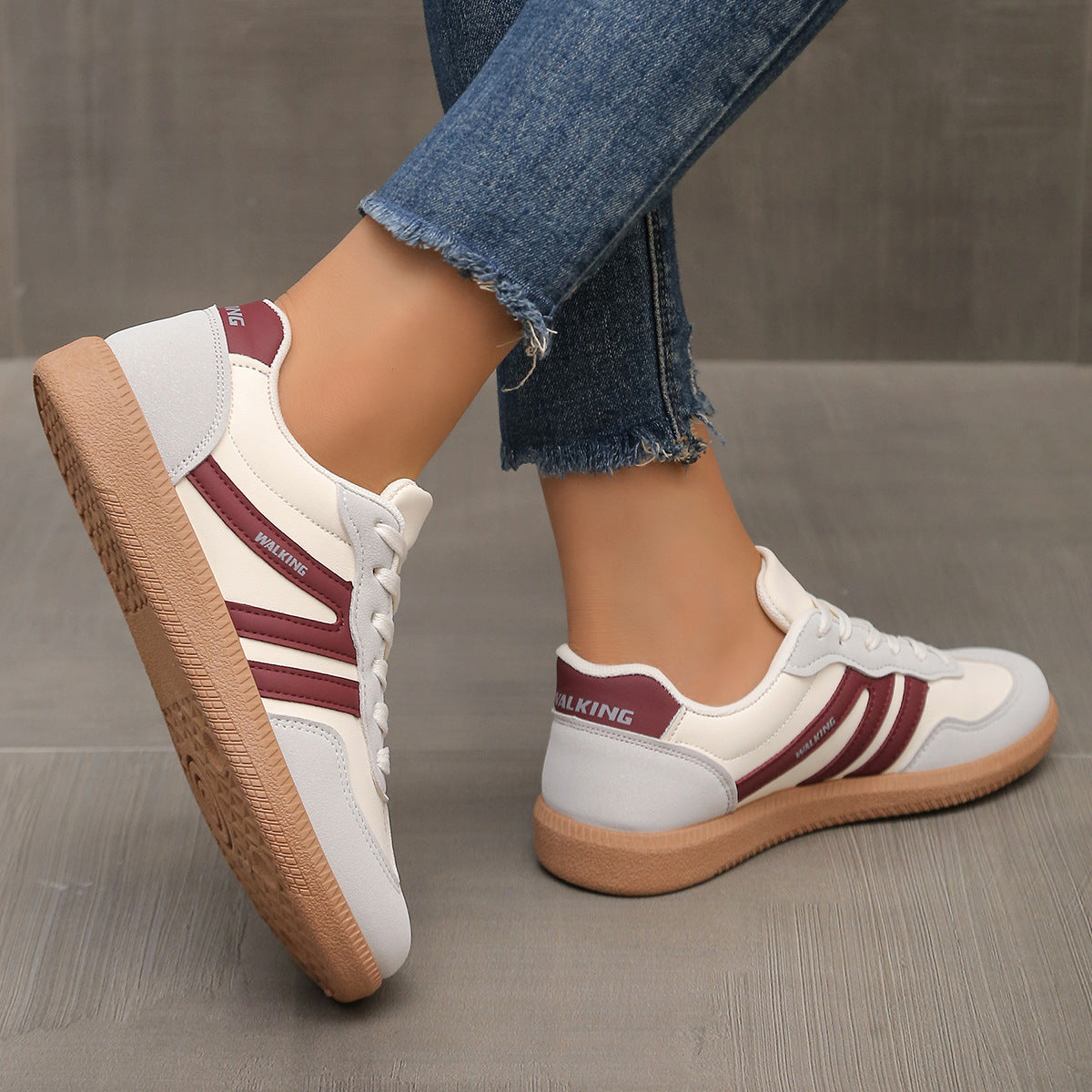 Elvira orthopädische Sneaker schwarze Laufsohle Nahaufnahme