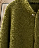 Saum und Bündchen der Bouclé Bomberjacke in Anthrazit – Detail