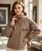 Damen Oversized Pufferjacke in Olivgrün mit geometrischer Steppung