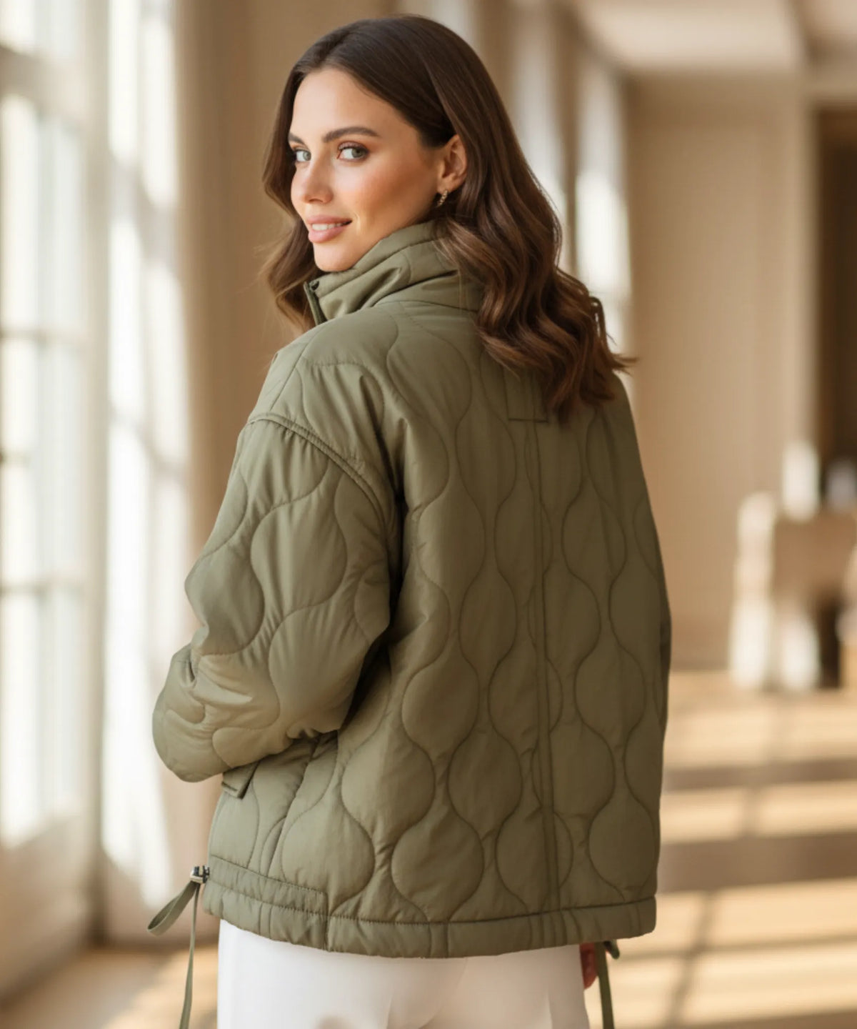 Schwarze Damen Oversized Pufferjacke – Hochkragen-Detail