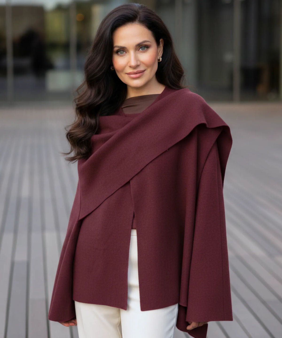 Wollmantel Midi Taupe – Ganzkörperansicht