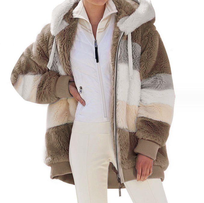 Plüsch-Jacke Damen Multicolor – Nahaufnahme Schulterpartie