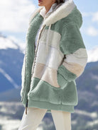 Damen Plüsch-Jacke in Pink – Outfit-Kombination lässig