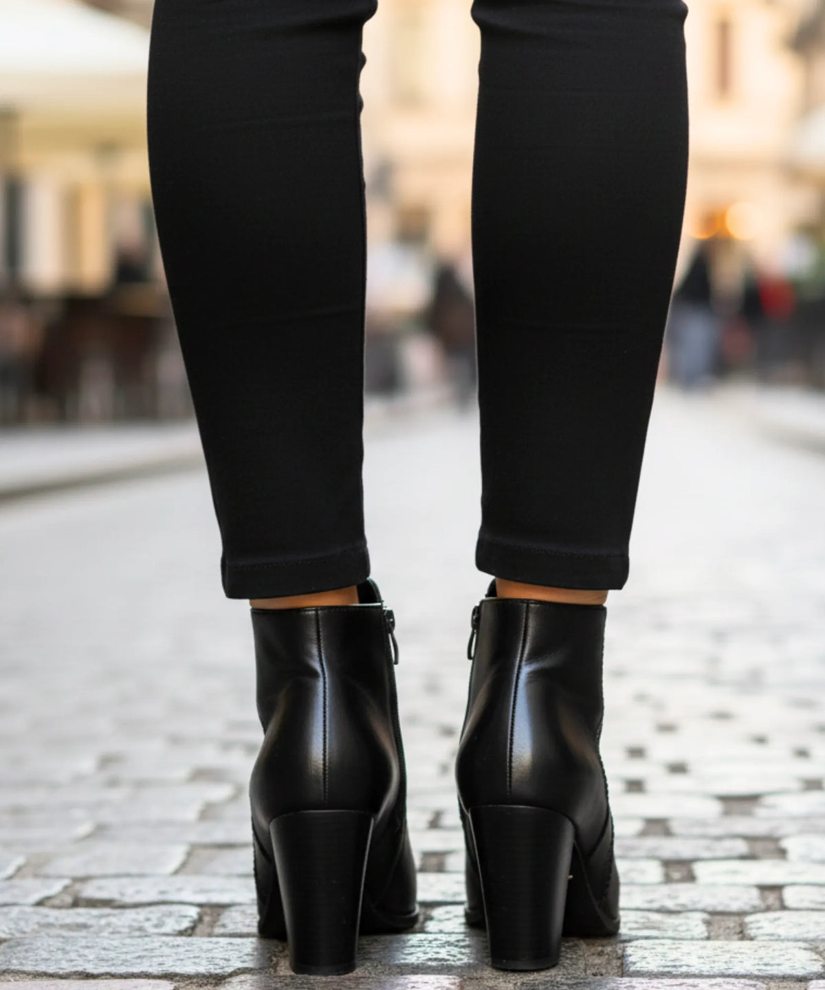 Vegane Leder-Stiefeletten mit mattem Finish und stabilem Absatz