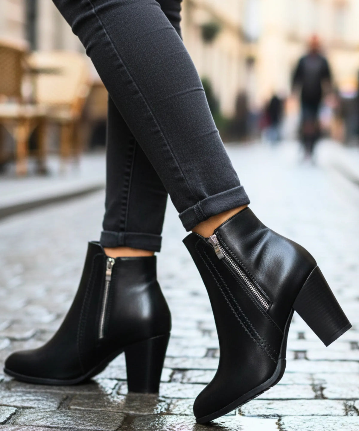 Seitenansicht der Stiefeletten mit perforiertem Nahtdetail