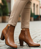 Strukturierter Blockabsatz der Damen-Stiefeletten in Cognac