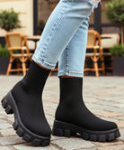 Damen Slip-on Sockenstiefel in Armeegrün mit Lug-Sohle, Detailansicht