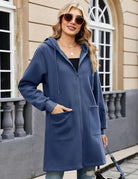 Elvienne Strickjacke in Grau – Rückenansicht