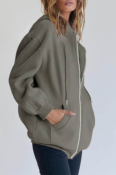 Schwarzer Damen Oversized Hoodie mit geräumiger Kapuze und Vordertaschen