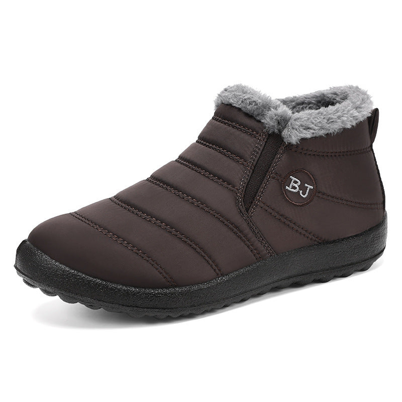 Schwarze Franka Komfortstiefel auf rutschigem Boden – Profilsohle