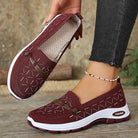 Kalla leichte Slip-On Schuhe in Braun – flexible Laufsohle, Unterseitenansicht