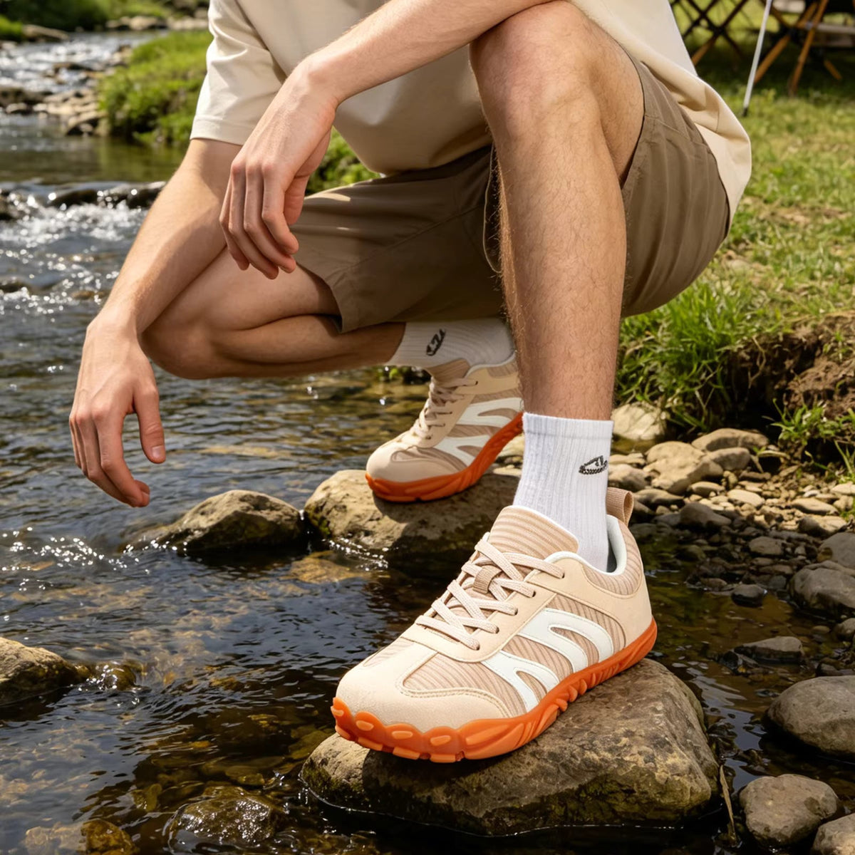 Torvin Unisex Sneaker in Weiß – seitliche Studioaufnahme